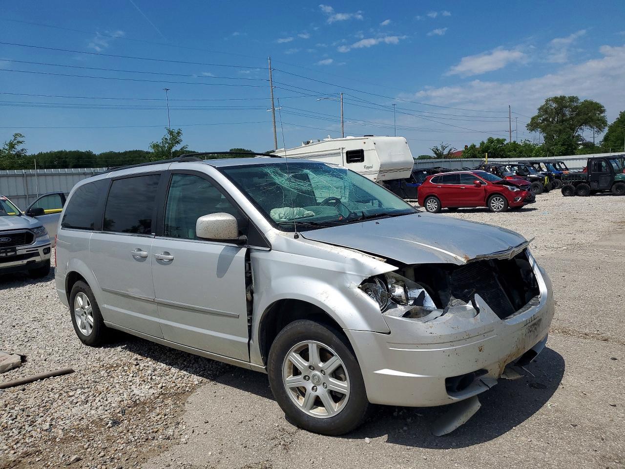 2010 Chrysler Town & Country Touring - Фото 4