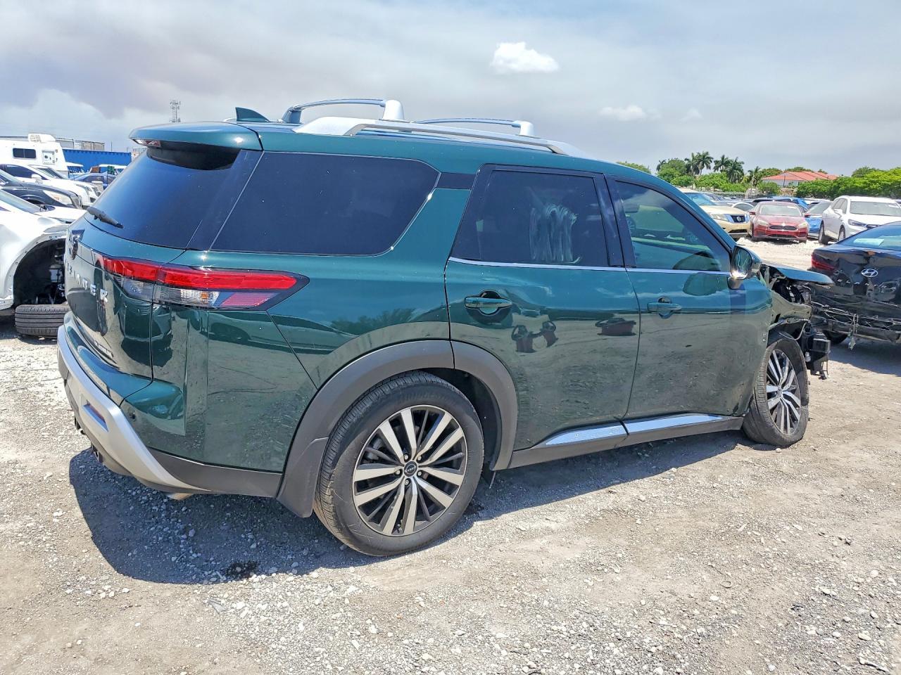 2025 Nissan Pathfinder Platinum - Фото 3