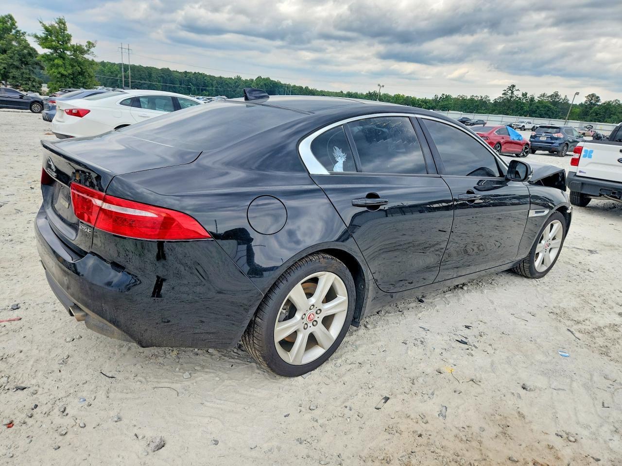 2017 Jaguar Xe Premium - Image 3