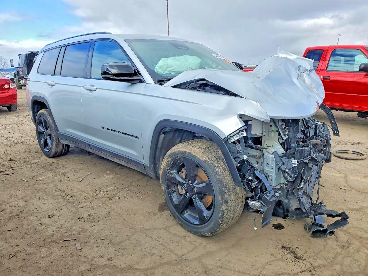2023 Jeep Grand Cherokee L Laredo - Image 4