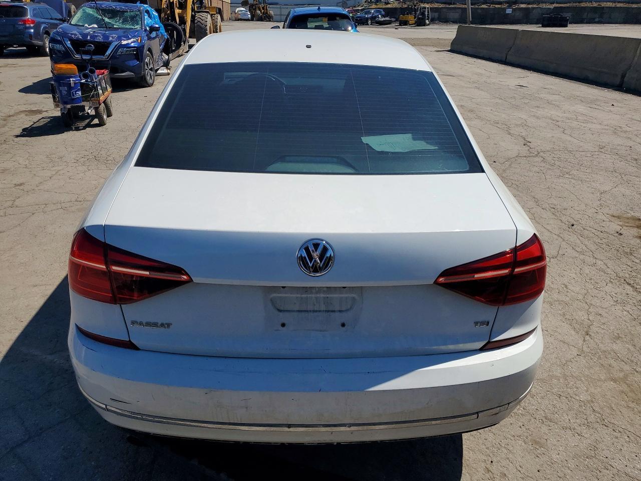 2018 Volkswagen Passat S - Фото 6