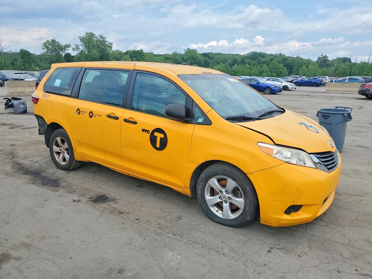 2017 Toyota Sienna L 7-Passenger - Фото 4