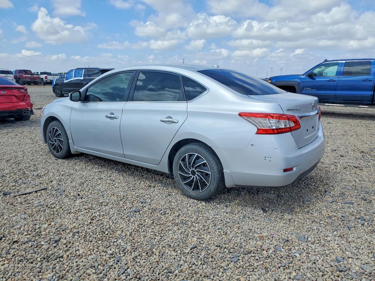 2013 Nissan Sentra S - Фото 2