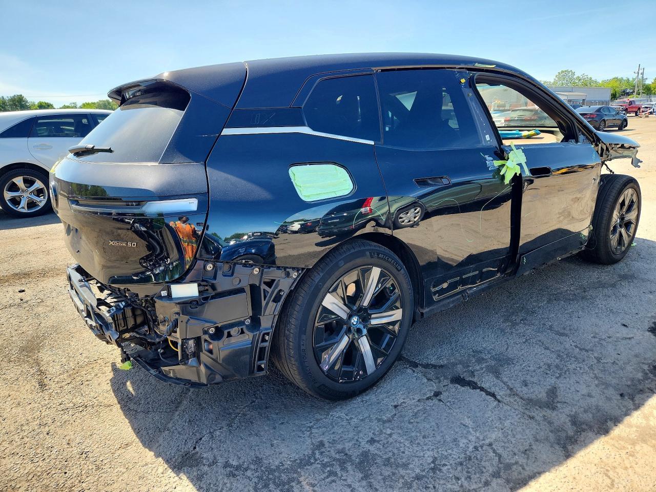 2025 BMW Ix xDrive50 - Фото 3
