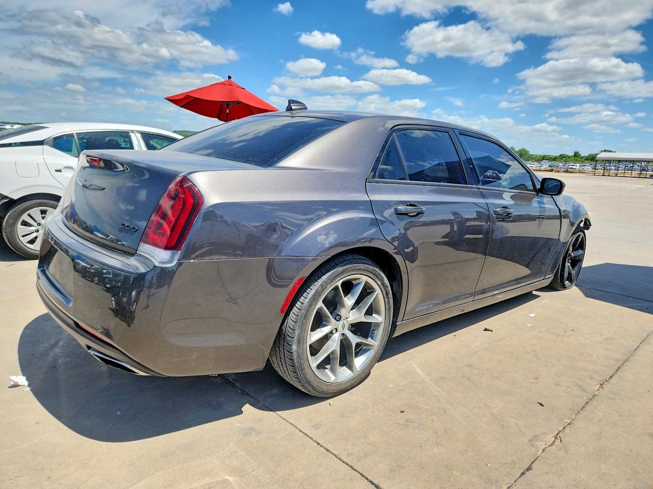 2020 Chrysler 300 Touring - Фото 3