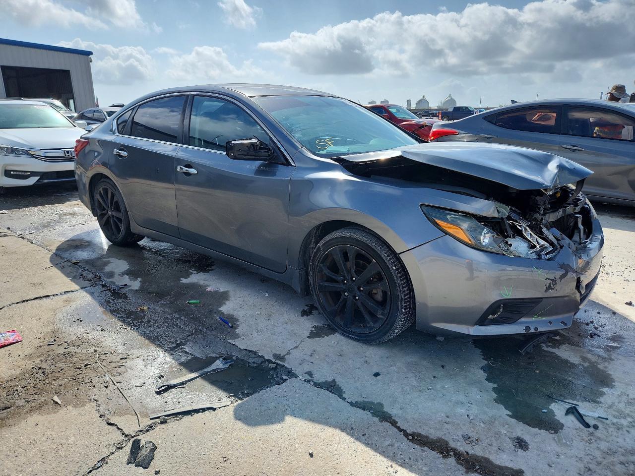 2017 Nissan Altima 2.5 Sr - Image 4