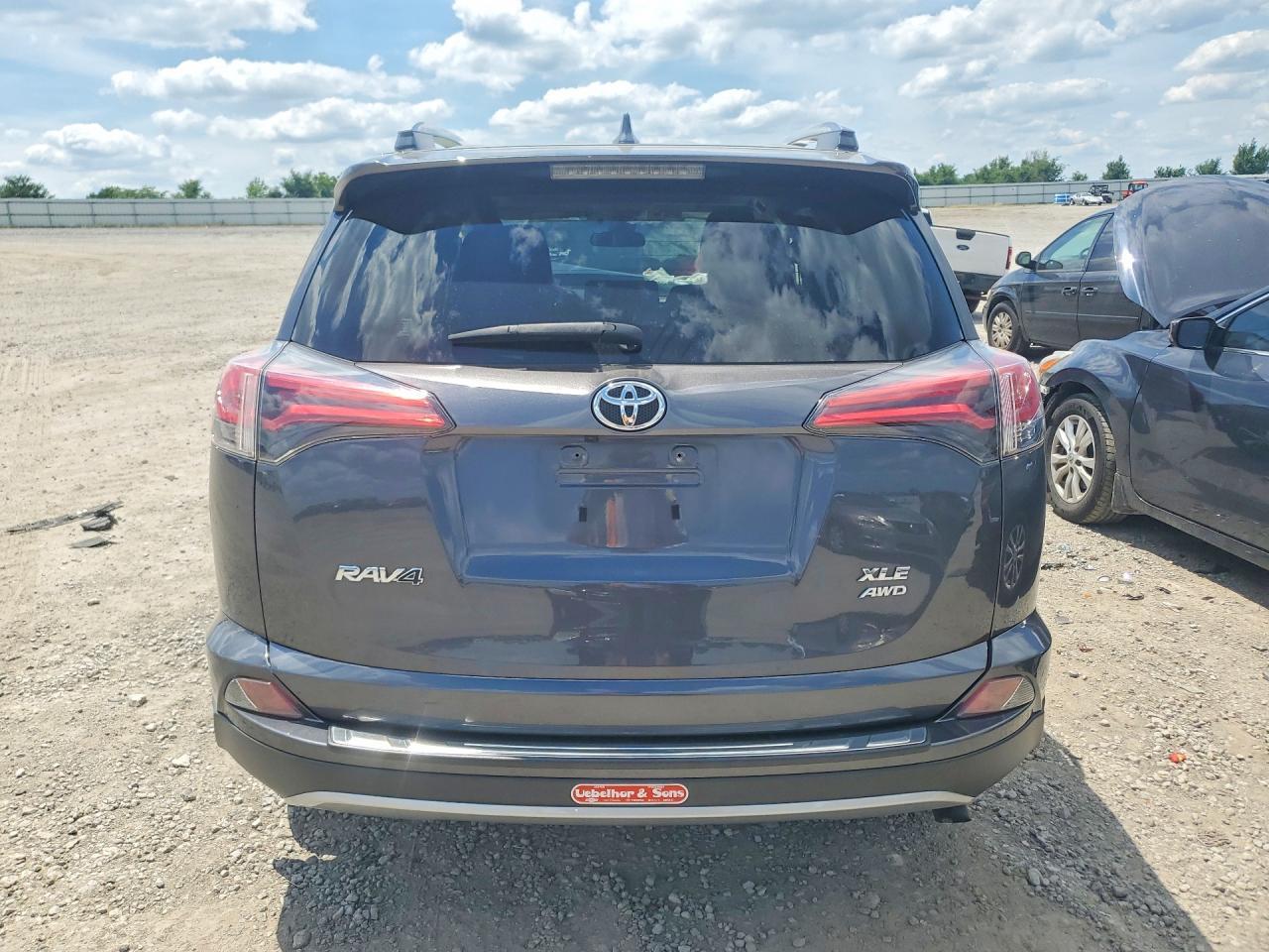 2018 Toyota Rav4 Xle - Image 6