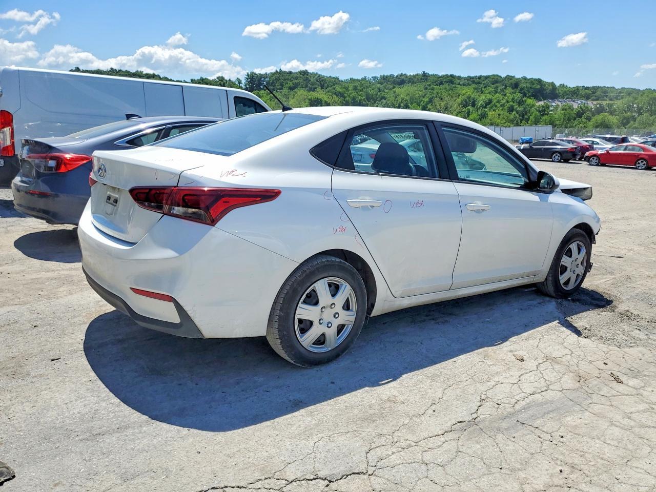 2021 Hyundai Accent Se - Фото 3