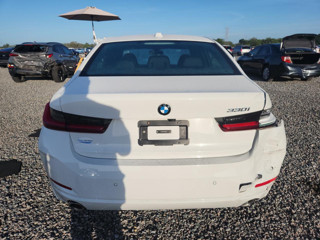 2025 BMW 330I - Фото 6