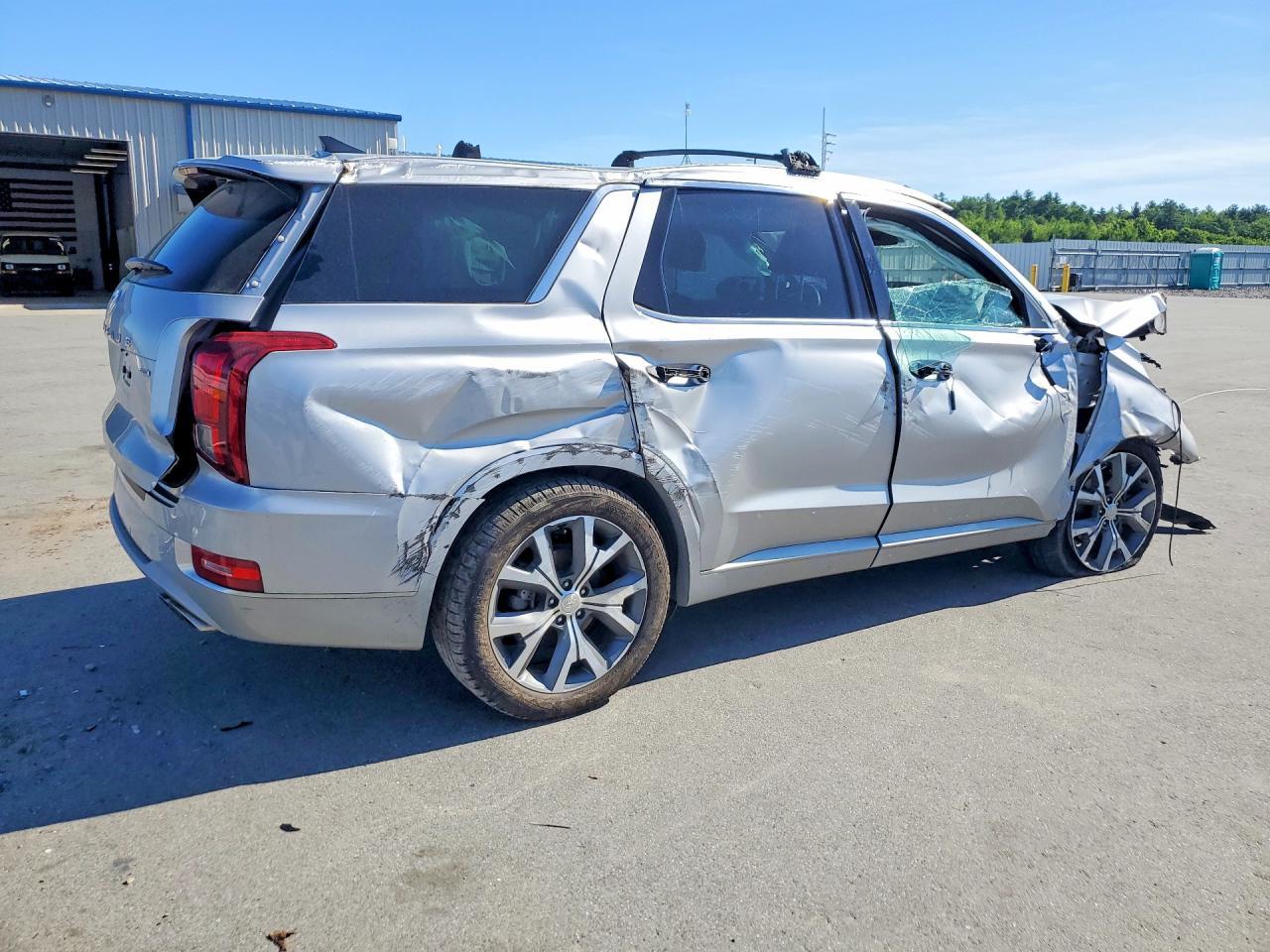 2022 Hyundai Palisade Limited - Image 3