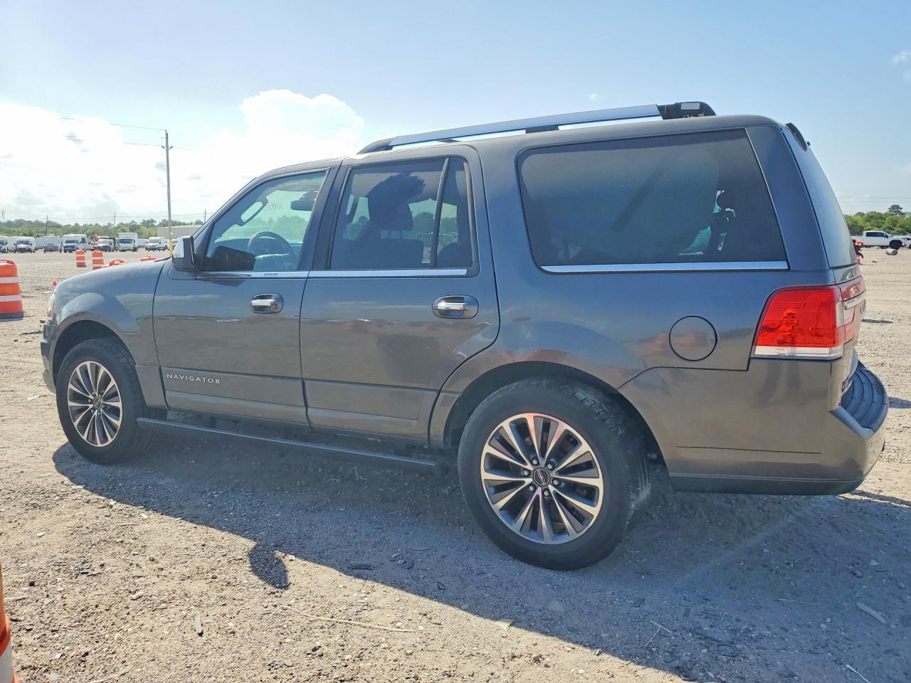 2017 Lincoln Navigator Select - Image 2