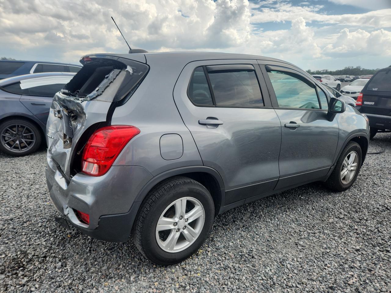 2020 Chevrolet Trax Ls - Image 3