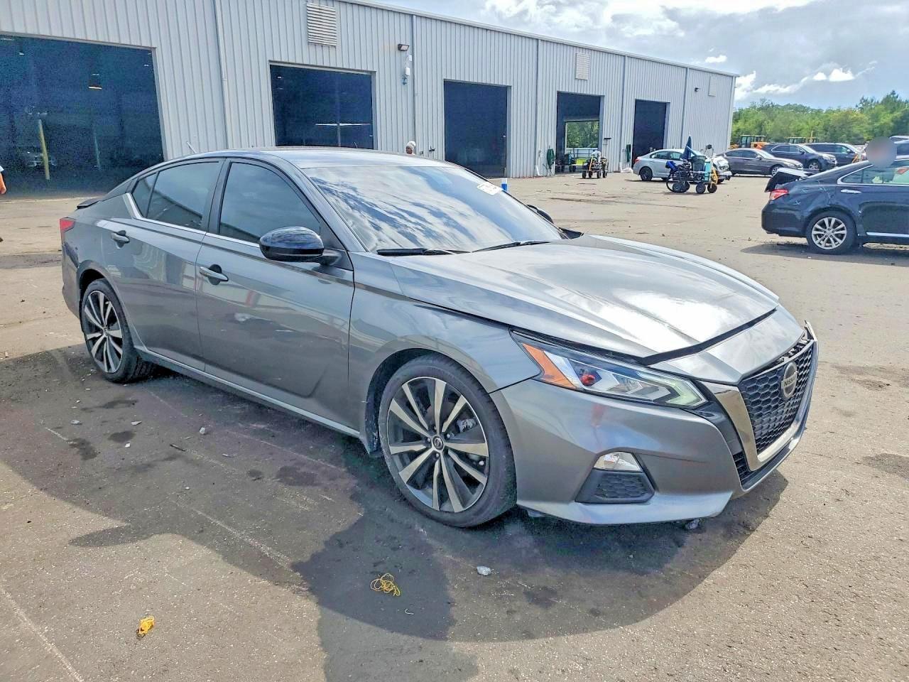 2022 Nissan Altima Sr - Image 4