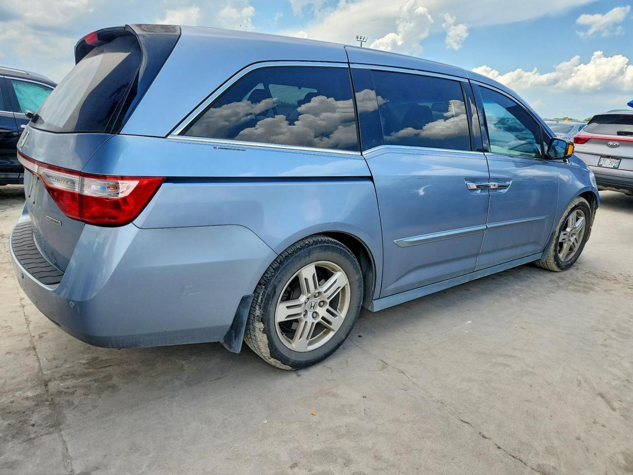 2013 Honda Odyssey Touring - Фото 3