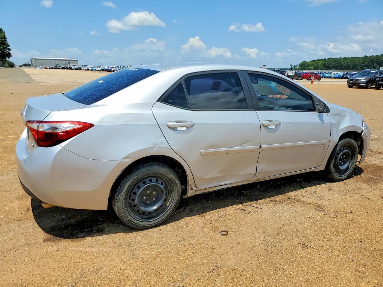 2015 Toyota Corolla Le - Фото 3
