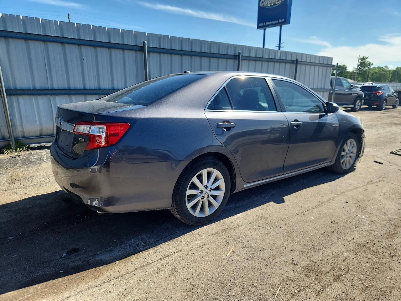 2013 Toyota Camry Xle - Image 3