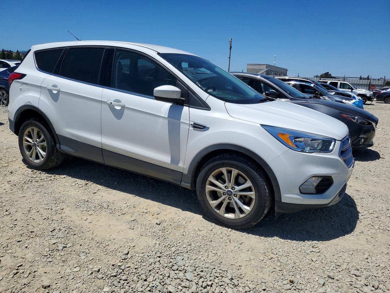 2019 Ford Escape Se - Фото 4