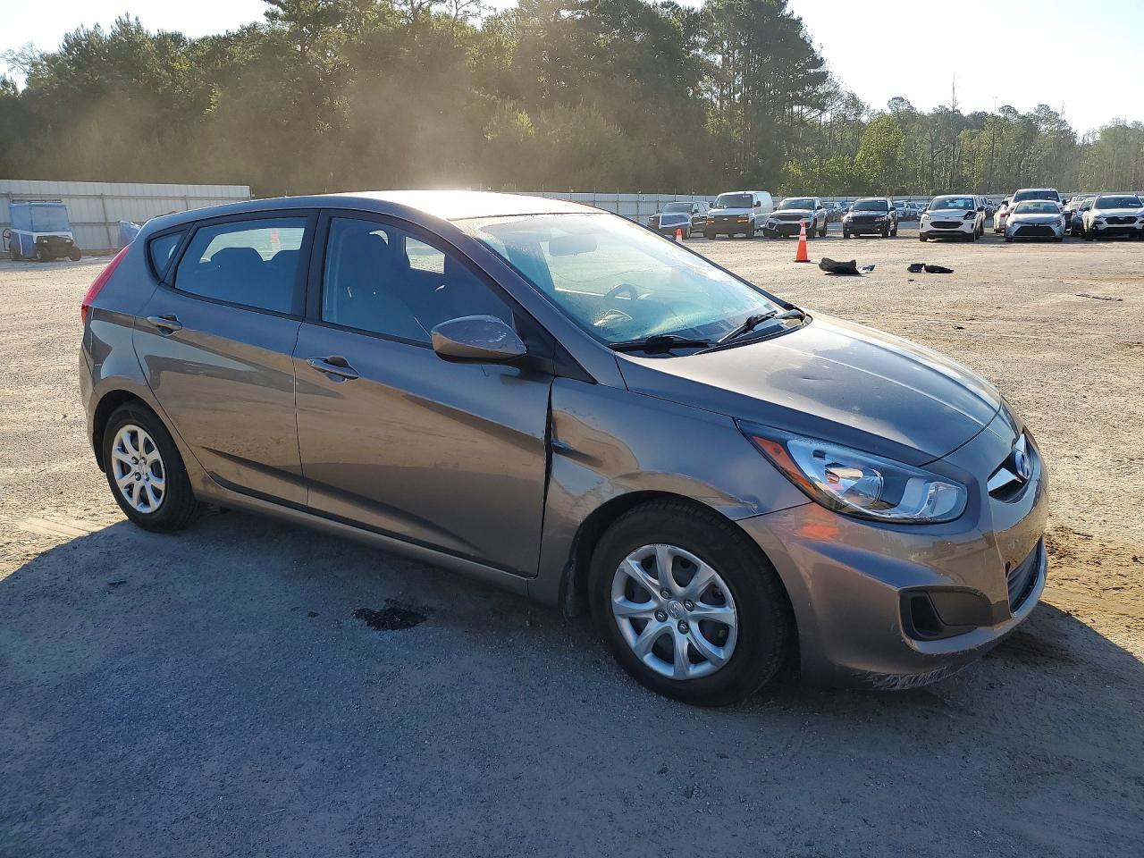 2013 Hyundai Accent Gs - Image 4