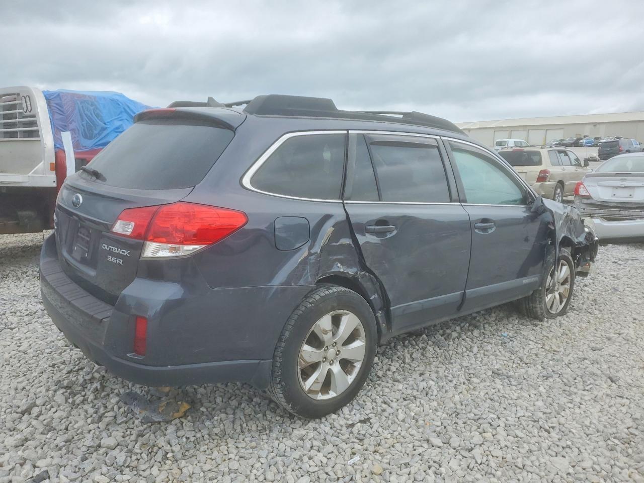2011 Subaru Outback 3.6R Limited - Фото 3