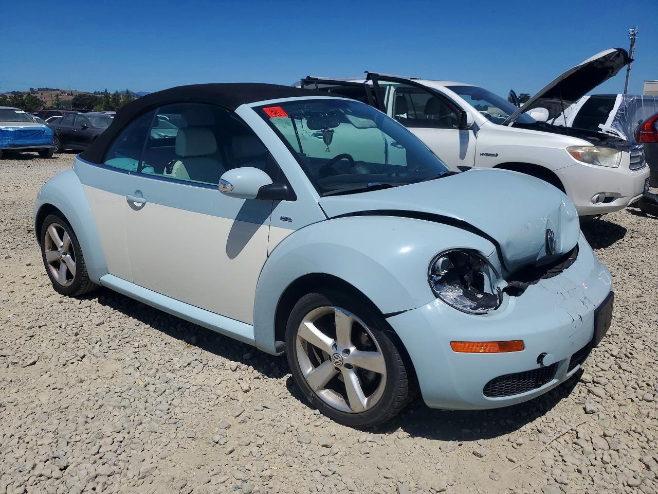 2010 Volkswagen New Beetle - Фото 4