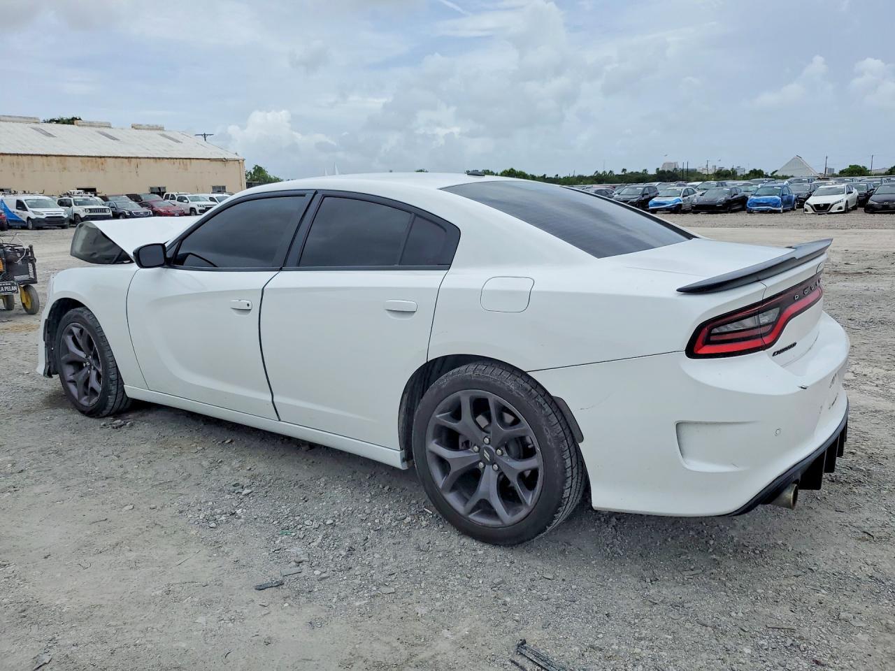 2019 Dodge Charger Sxt - Image 2