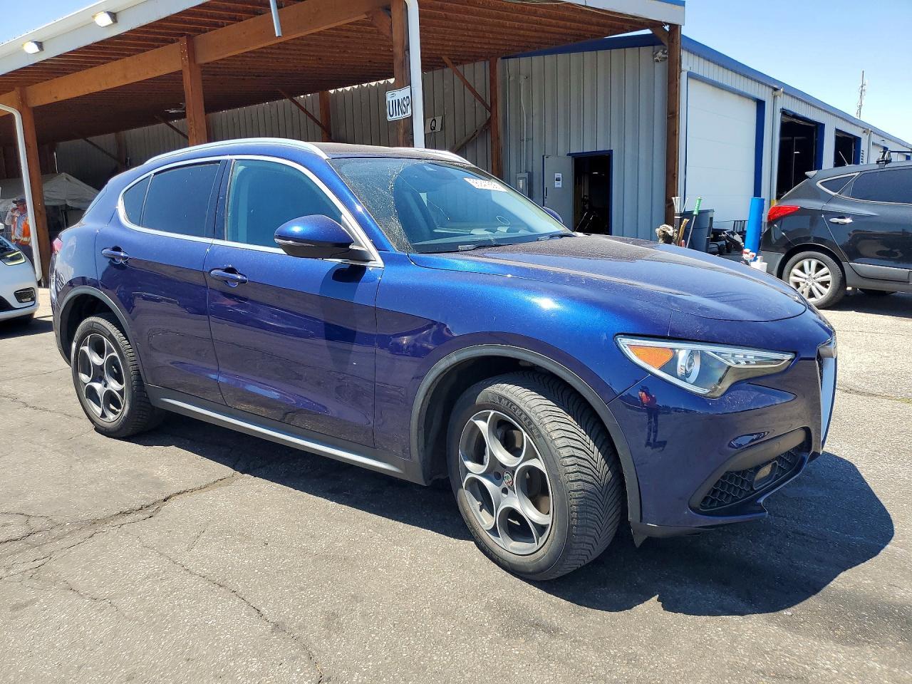2018 Alfa Romeo Stelvio - Image 4