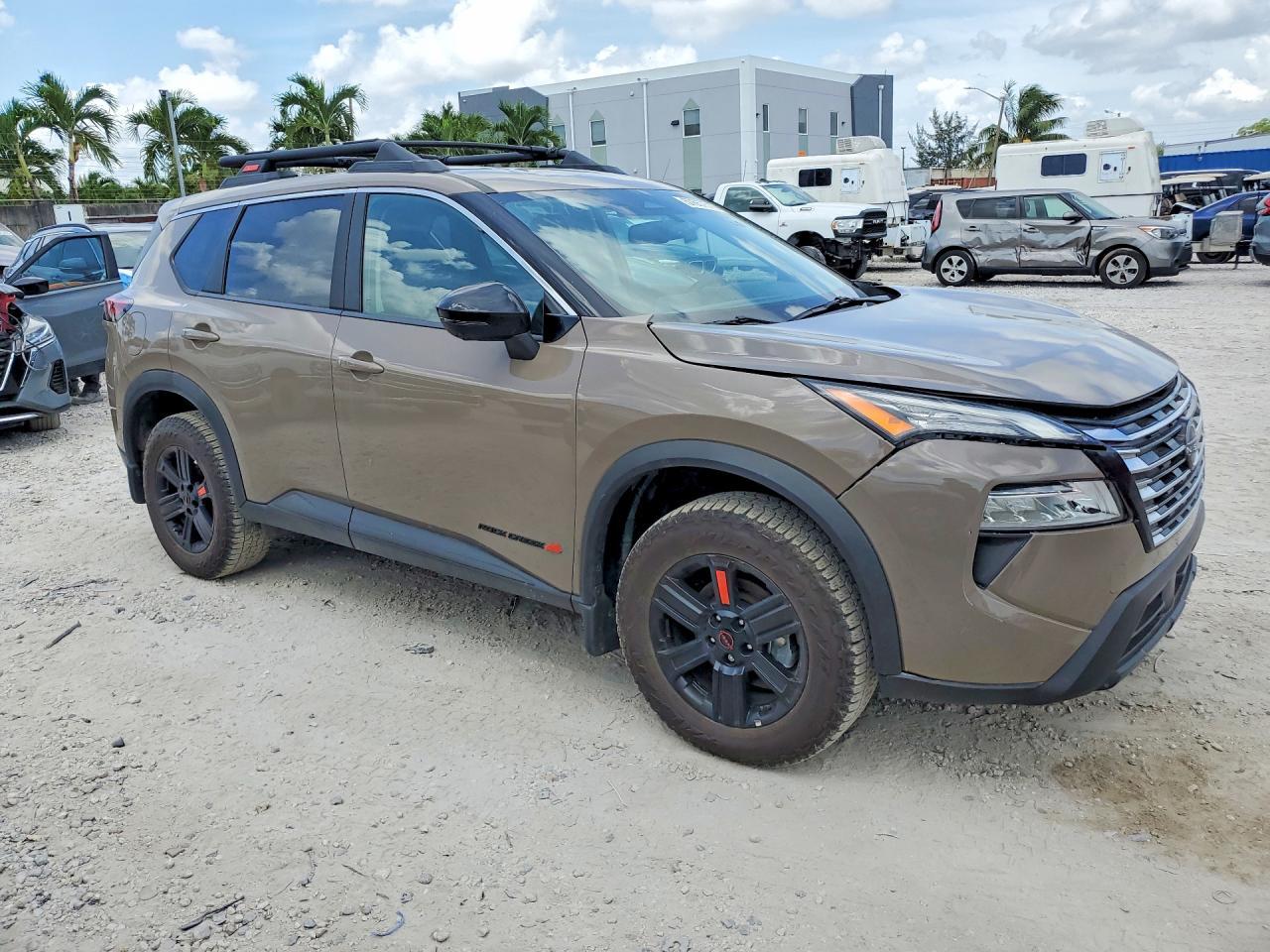 2025 Nissan Rogue Rock Creek - Фото 4