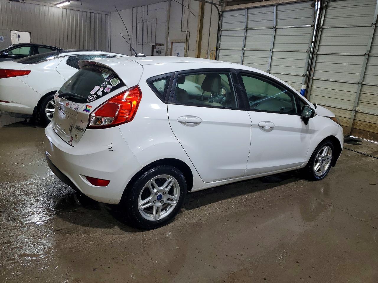 2019 Ford Fiesta Se - Image 3