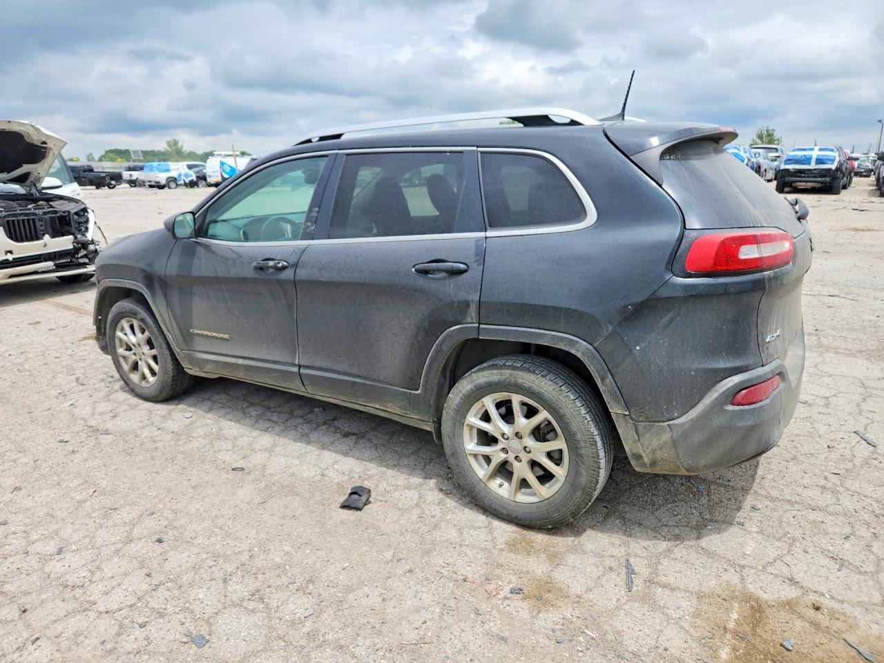 2016 Jeep Cherokee Latitude - Image 2