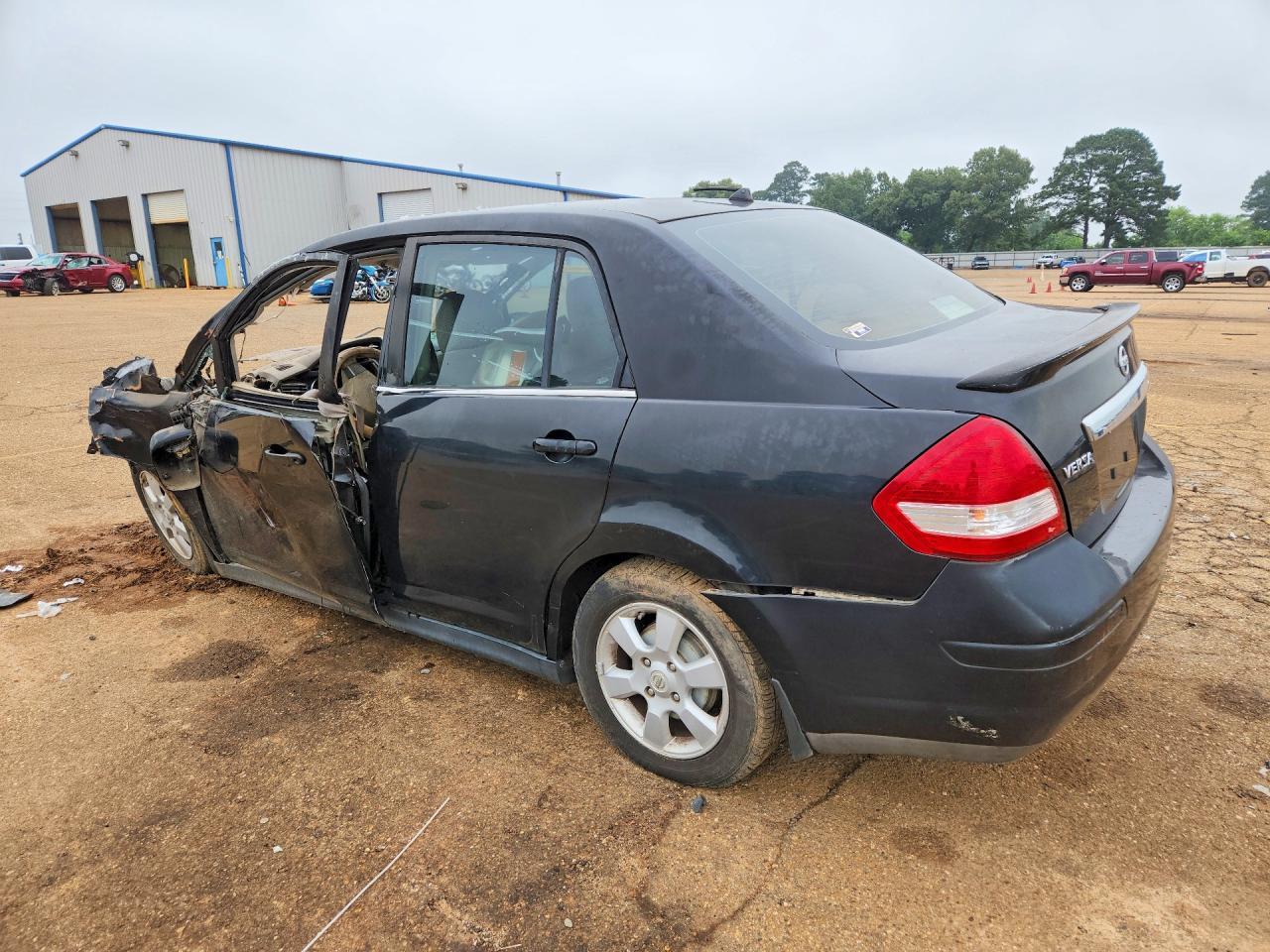 2007 Nissan Versa 1.8 S - Фото 2