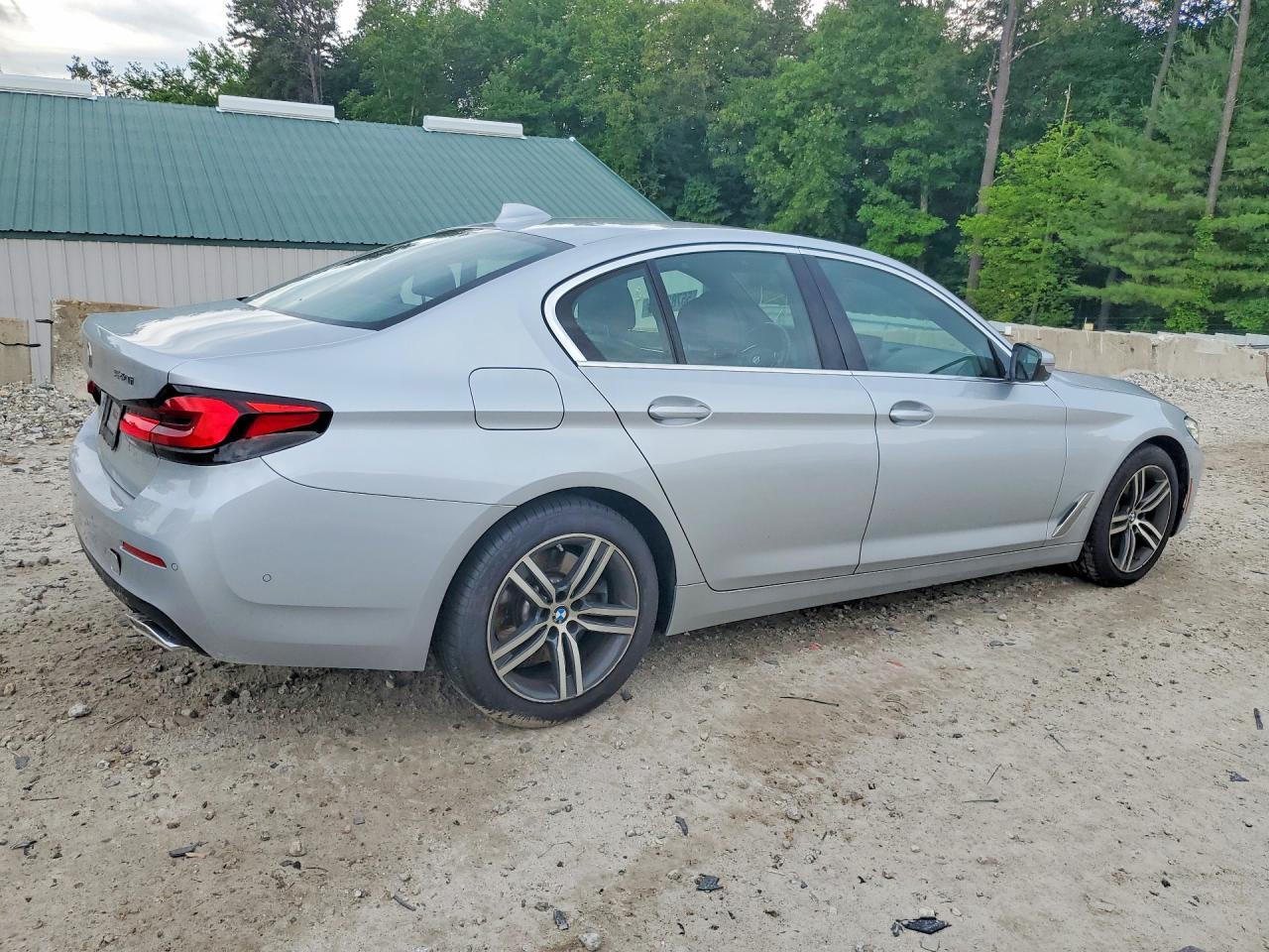 2021 BMW 540 Xi - Image 3