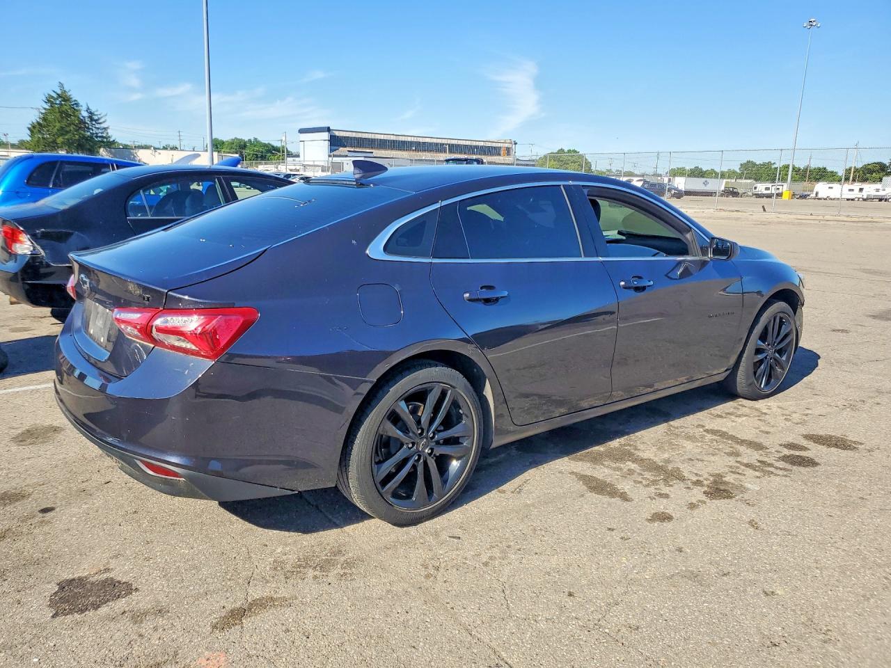 2022 Chevrolet Malibu Lt - Фото 3