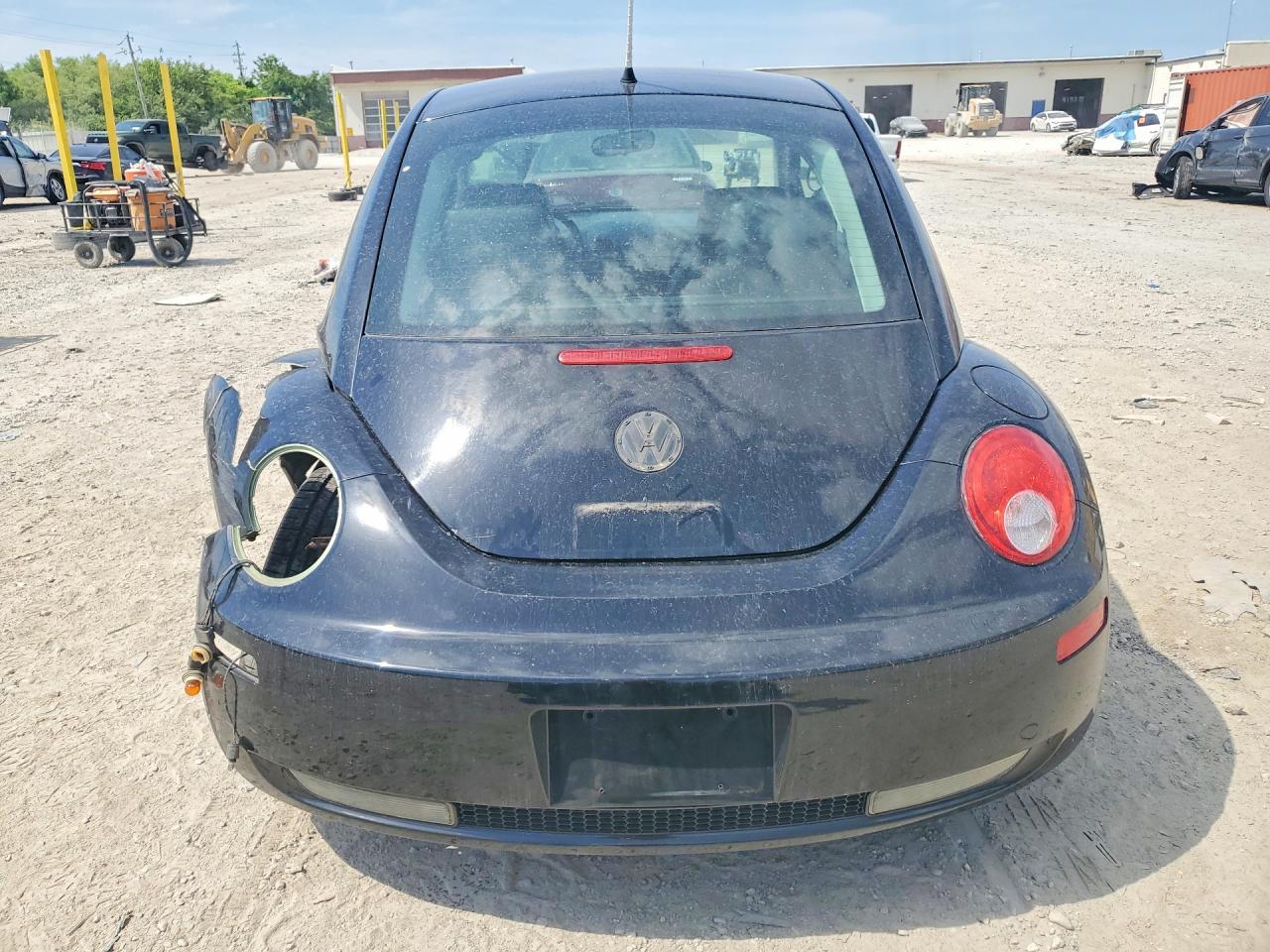 2008 Volkswagen Beetle - Image 6