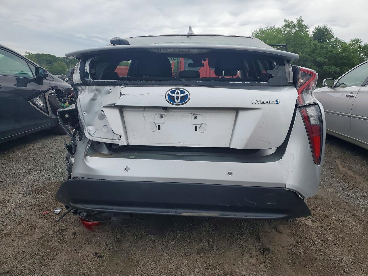 2018 Toyota Prius Three - Фото 6