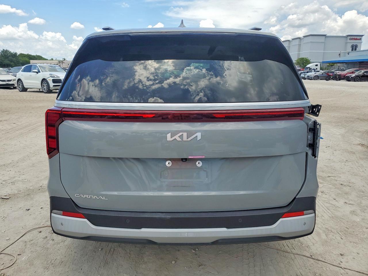 2025 Kia Carnival Ex - Image 6