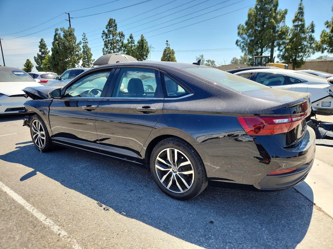 2025 Volkswagen Jetta 4D Se - Фото 2