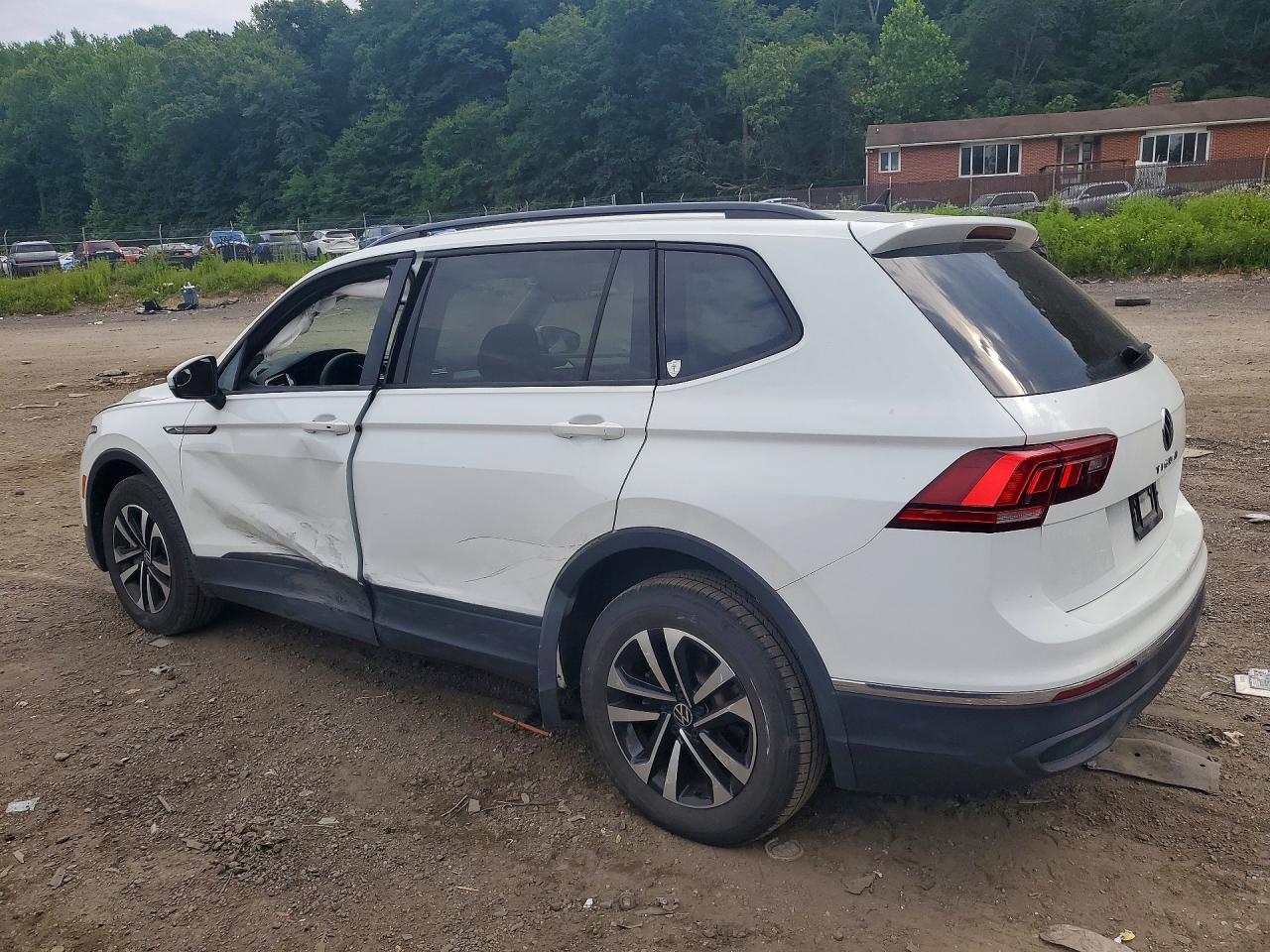 2023 Volkswagen Tiguan S - Фото 2