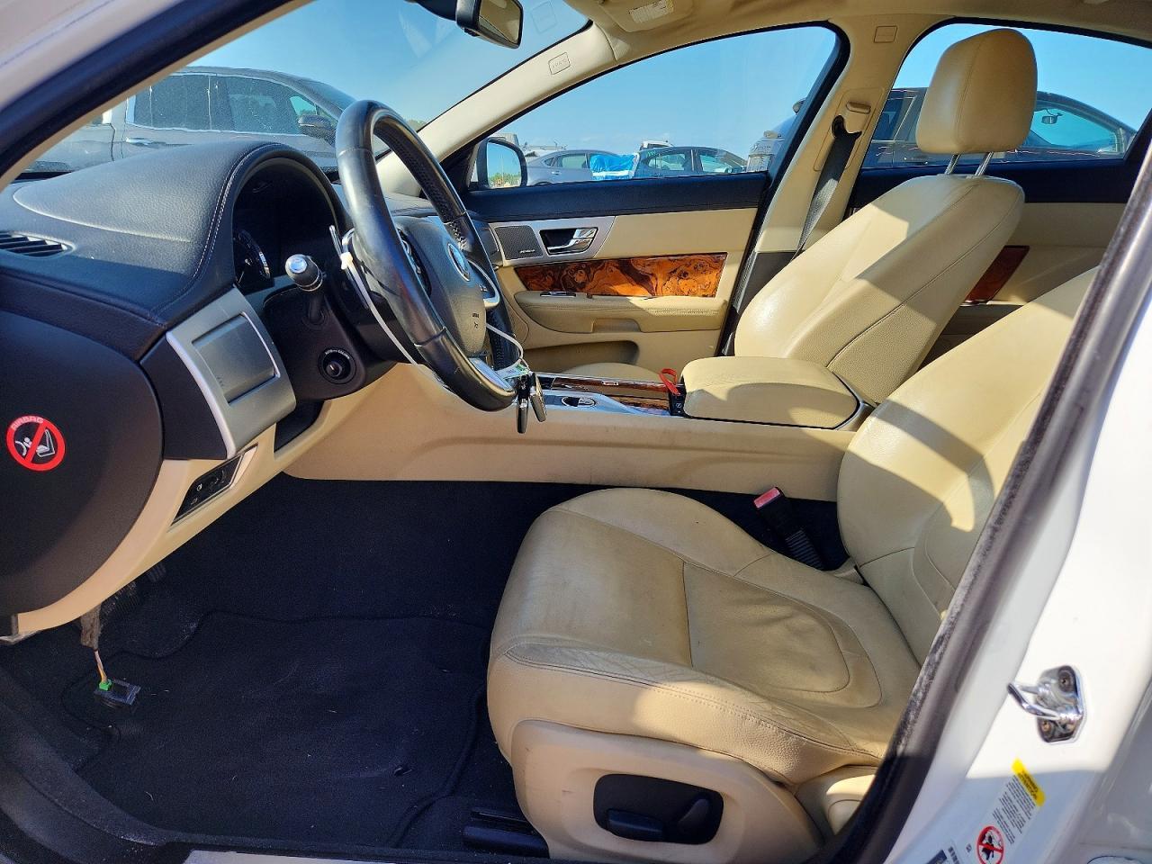 2015 Jaguar Xf 2.0T Premium - Фото 7
