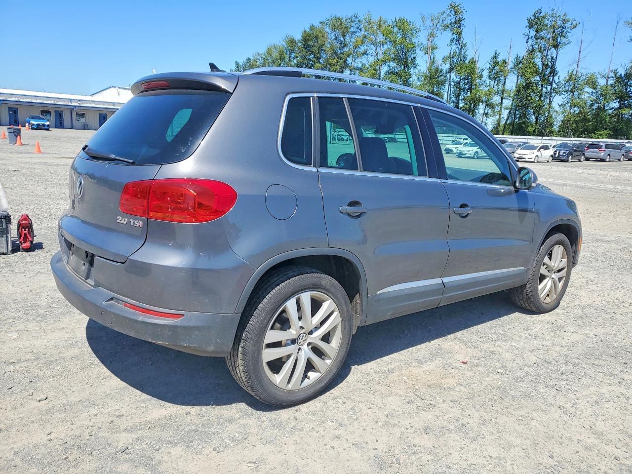 2013 Volkswagen Tiguan S - Фото 3