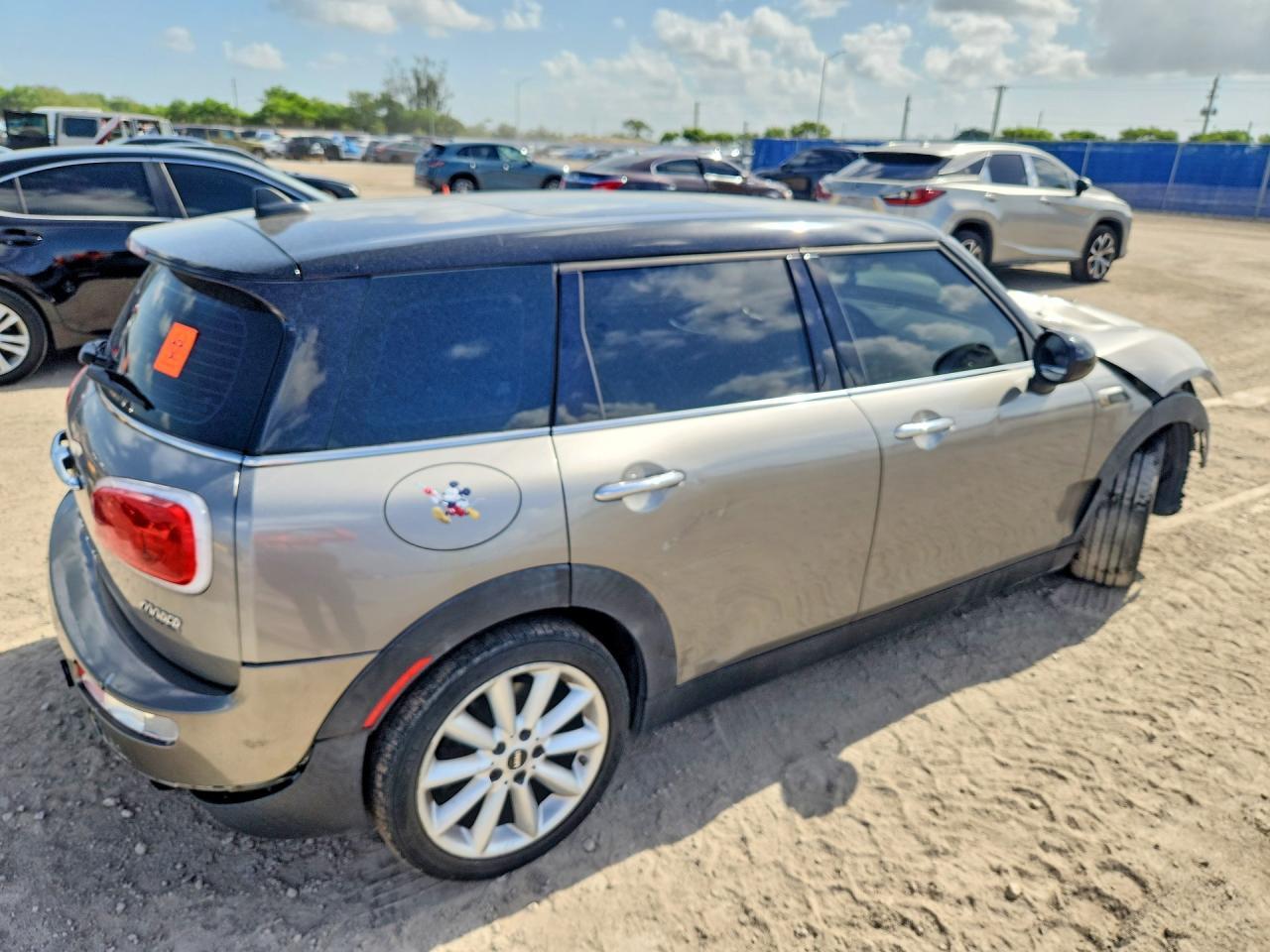 2016 Mini Cooper Clubman - Image 3
