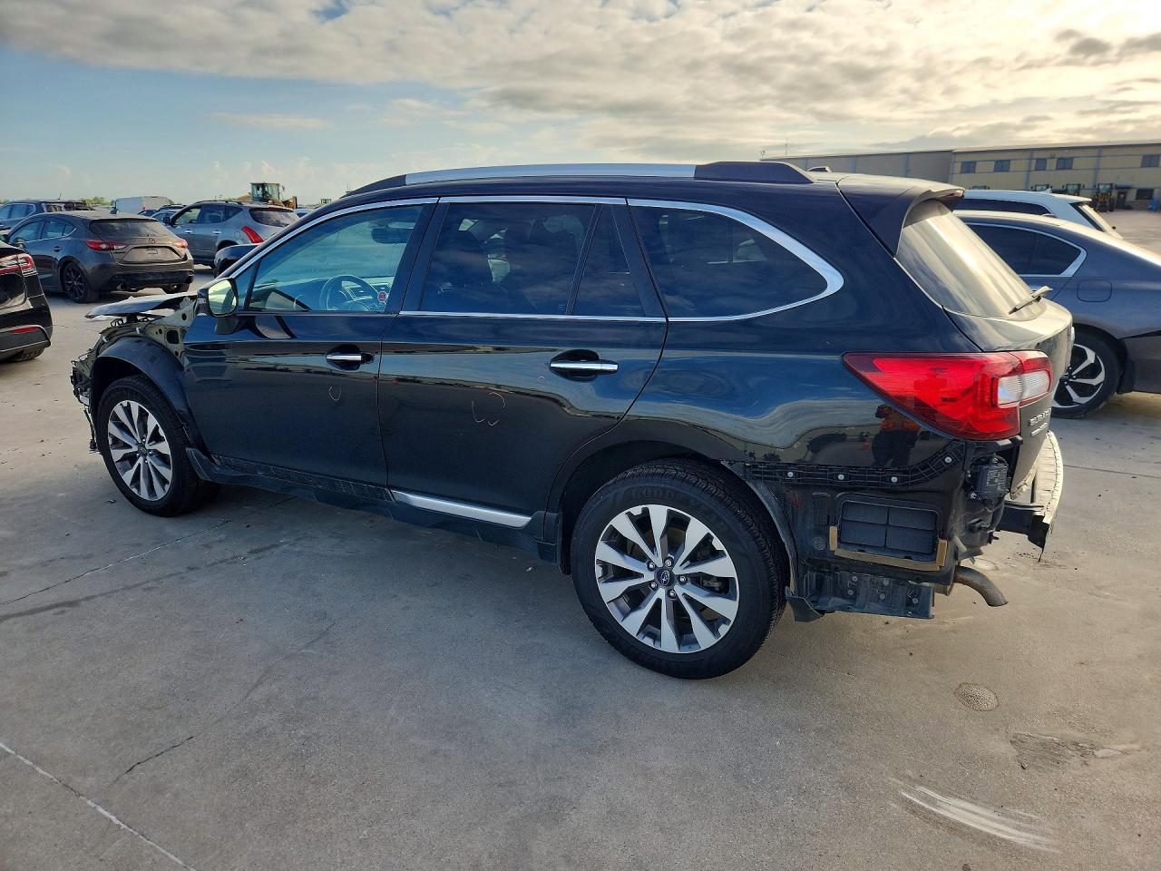 2019 Subaru Outback Touring - Image 2
