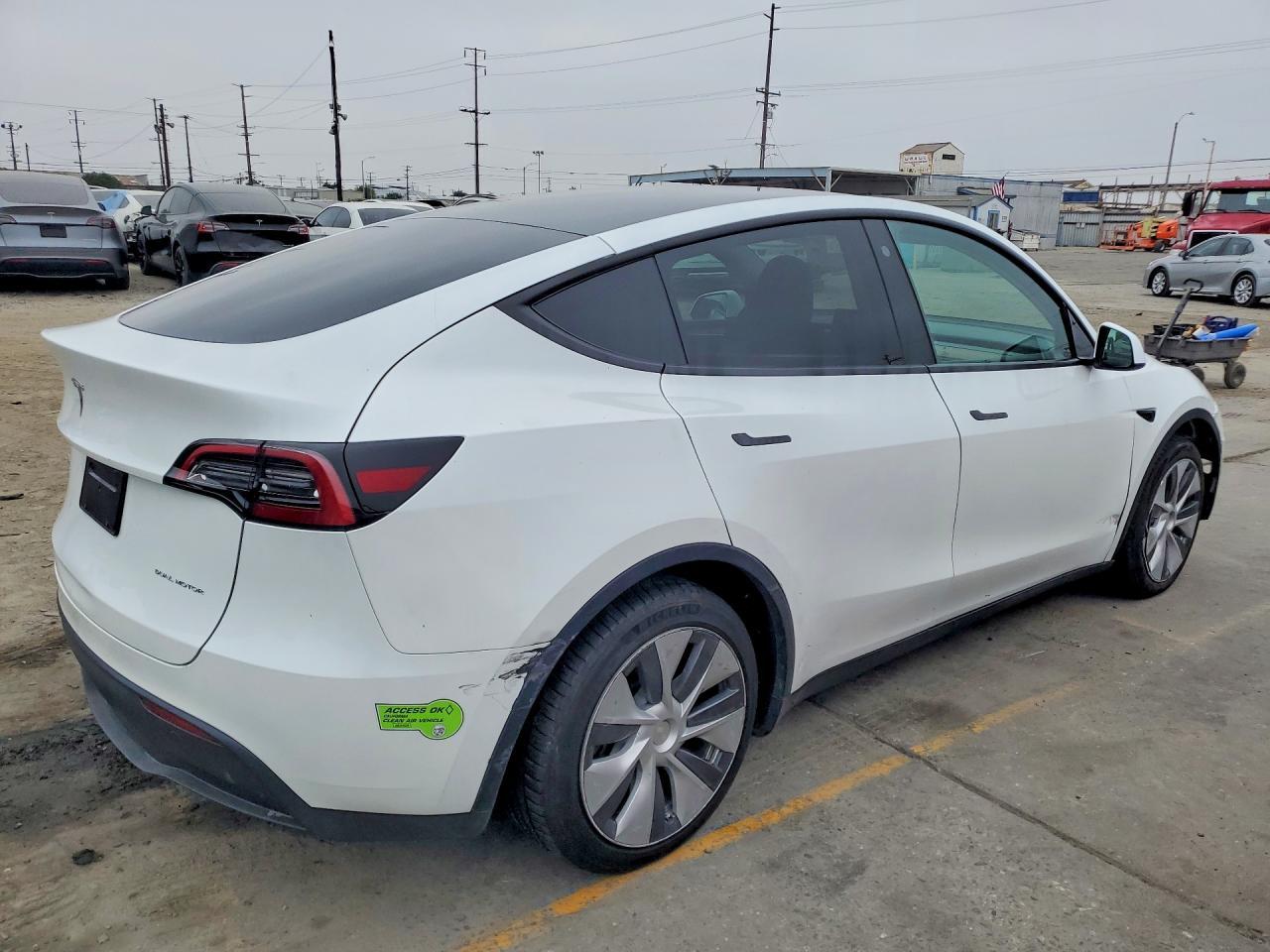 2023 Tesla Model Y - Фото 3