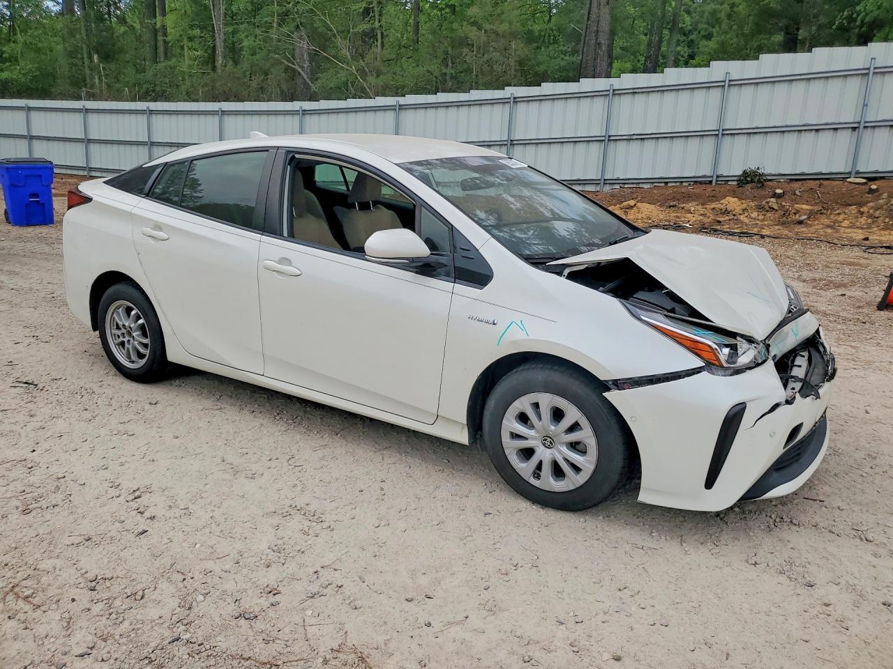 2019 Toyota Prius Le - Image 4