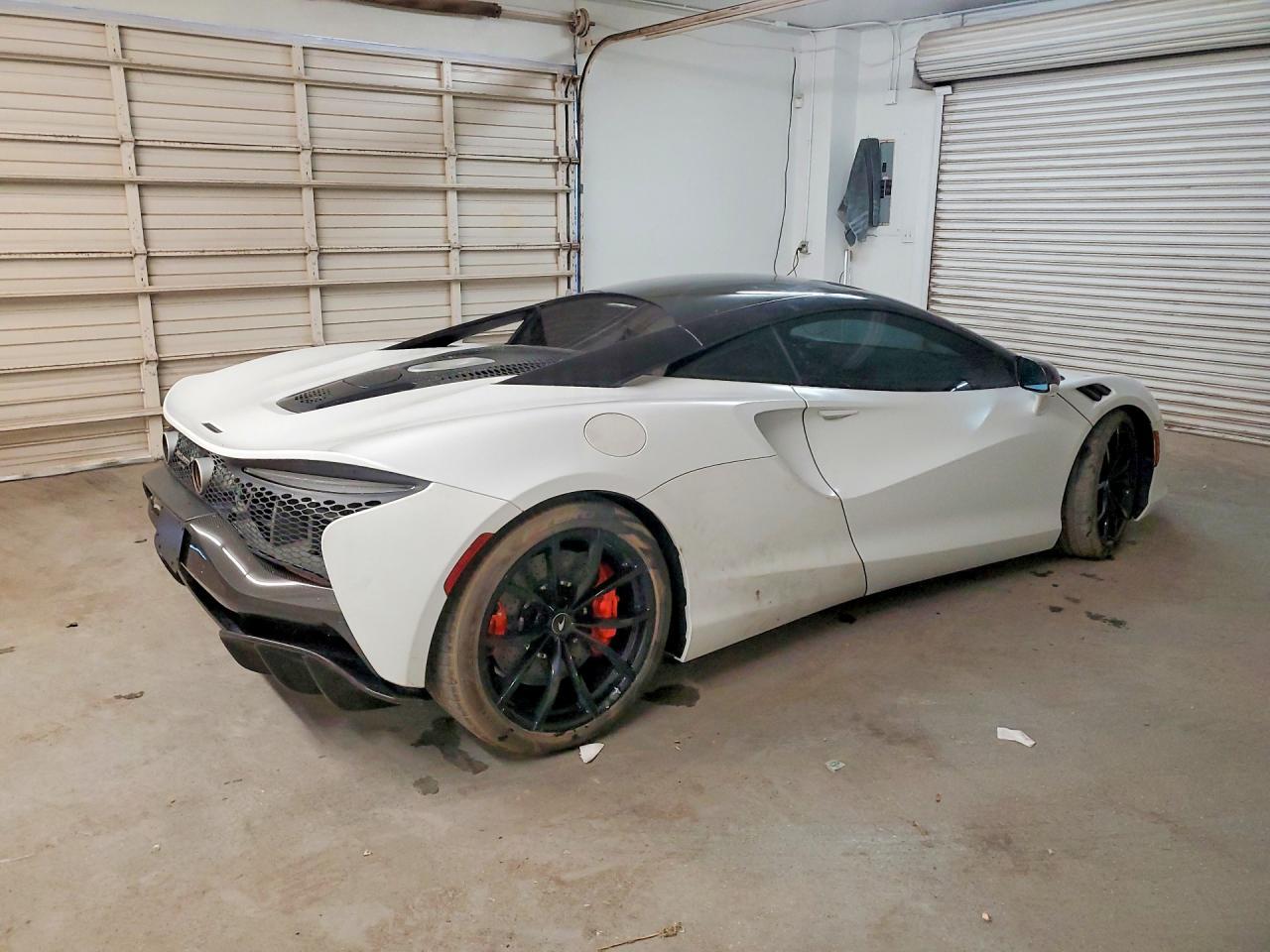 2023 Mclaren Automotive Artura - Image 3