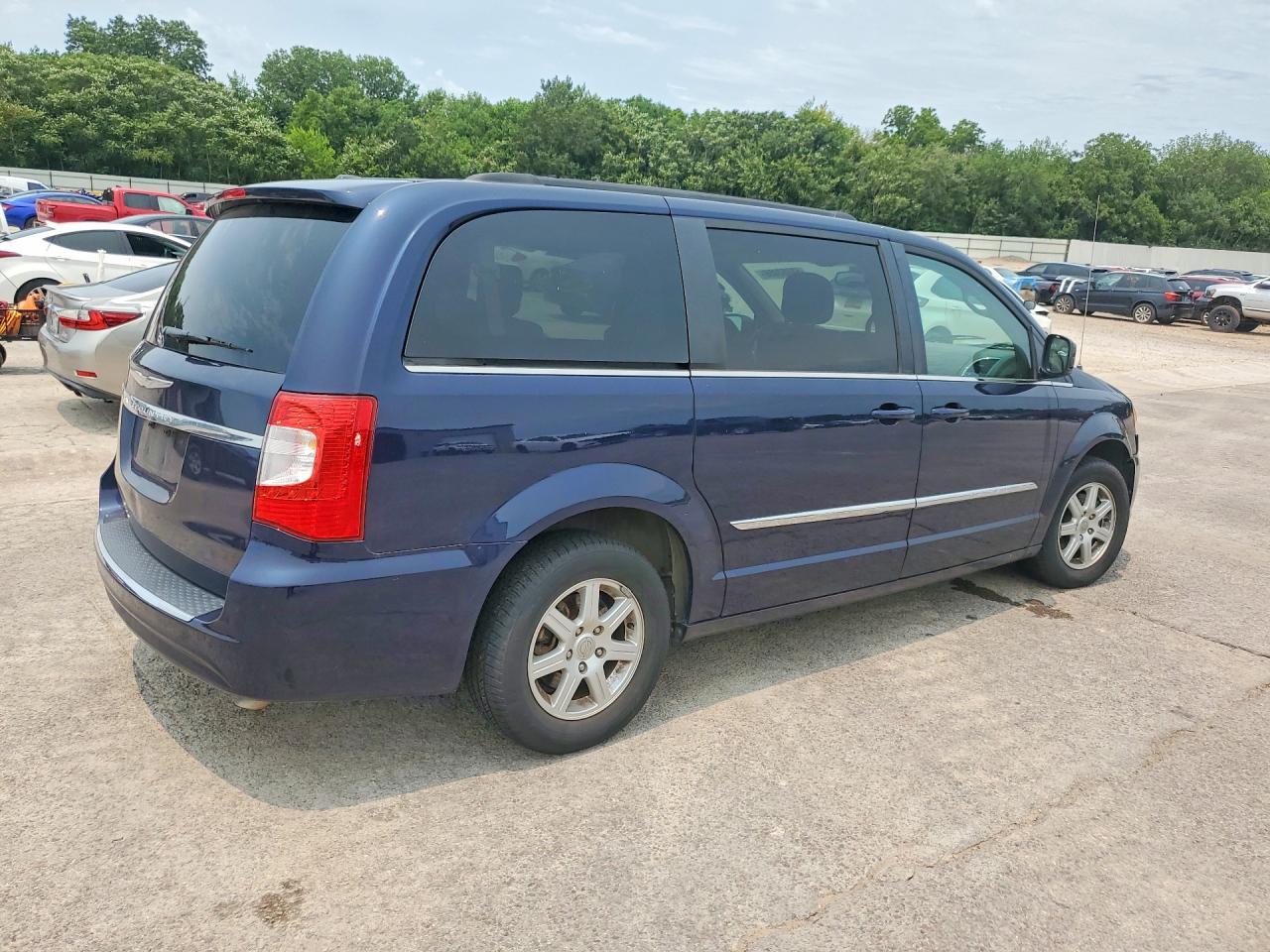 2012 Chrysler Town & Country Touring - Image 3