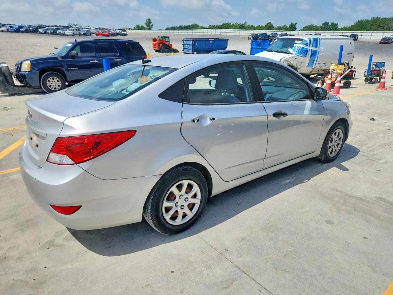 2012 Hyundai Accent Gls - Фото 3