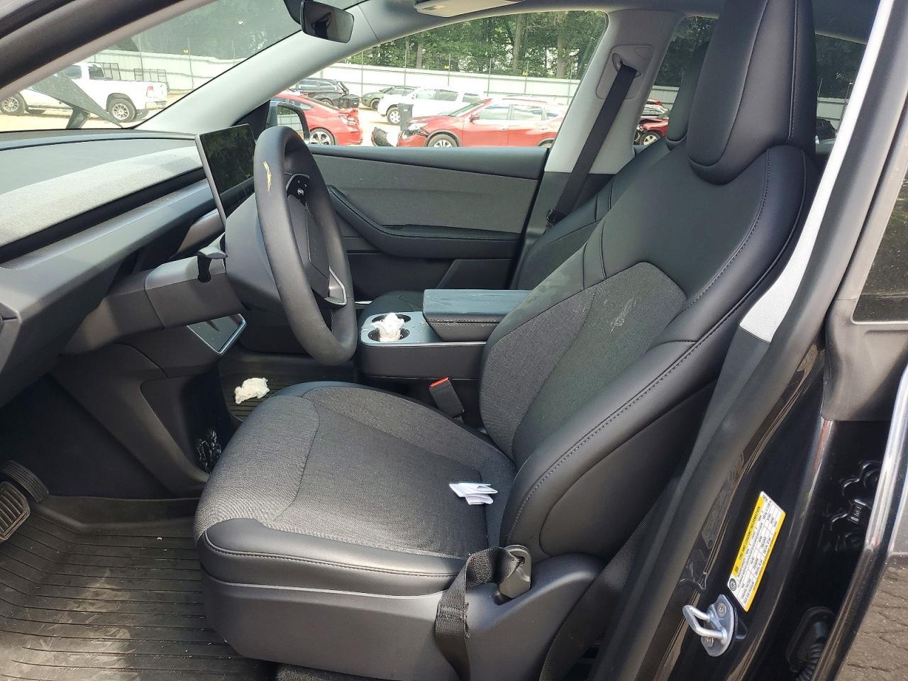 2026 Tesla Model Y - Image 7