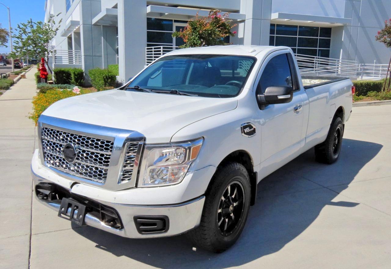 2017 Nissan Titan Sv - Image 2