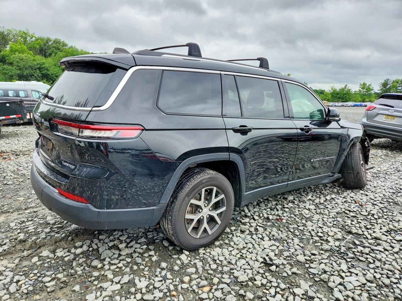 2023 Jeep Grand Cherokee L Limited - Image 3