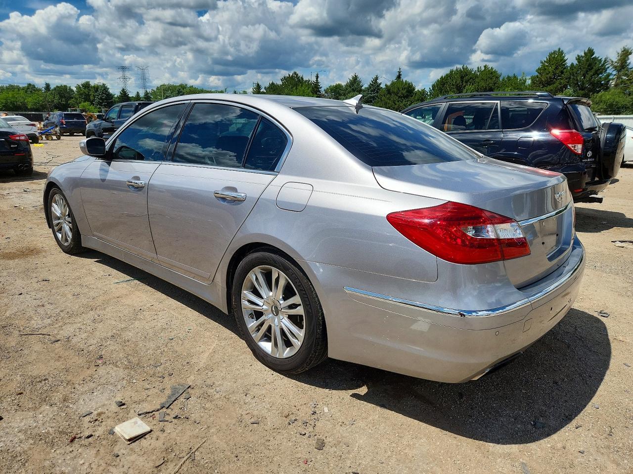 2012 Hyundai Genesis 3.8L - Фото 2